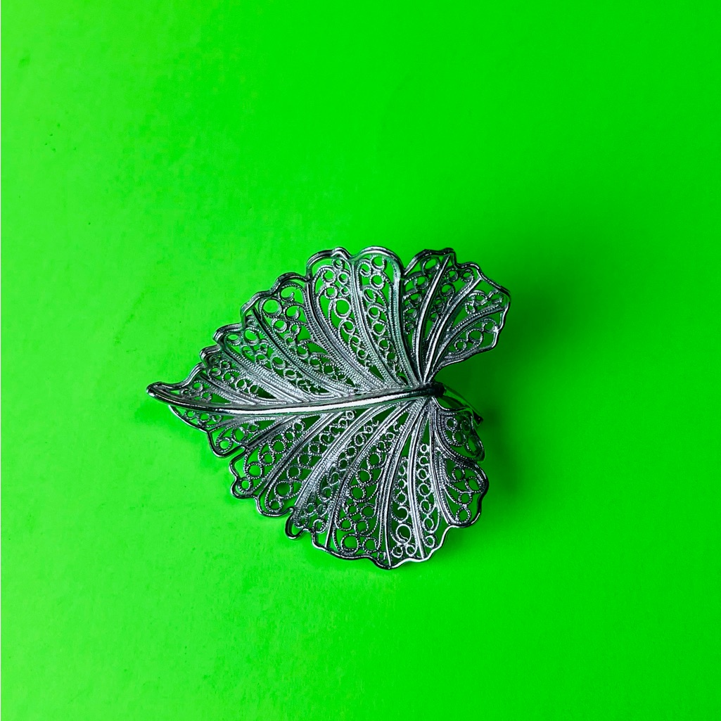 Lisner Vintage Silver Unique Leaf Brooch 20$